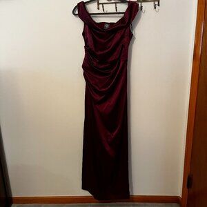 NEW With Tags} Vince Camuto Burgundy Wine Gown, Size 14